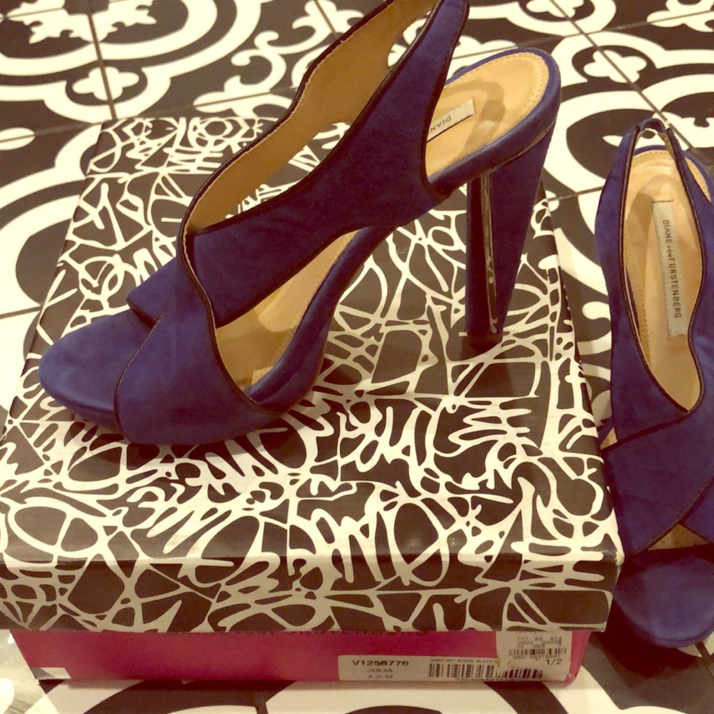 Diane Von Furstenberg blue Julia sz 8.5 heels